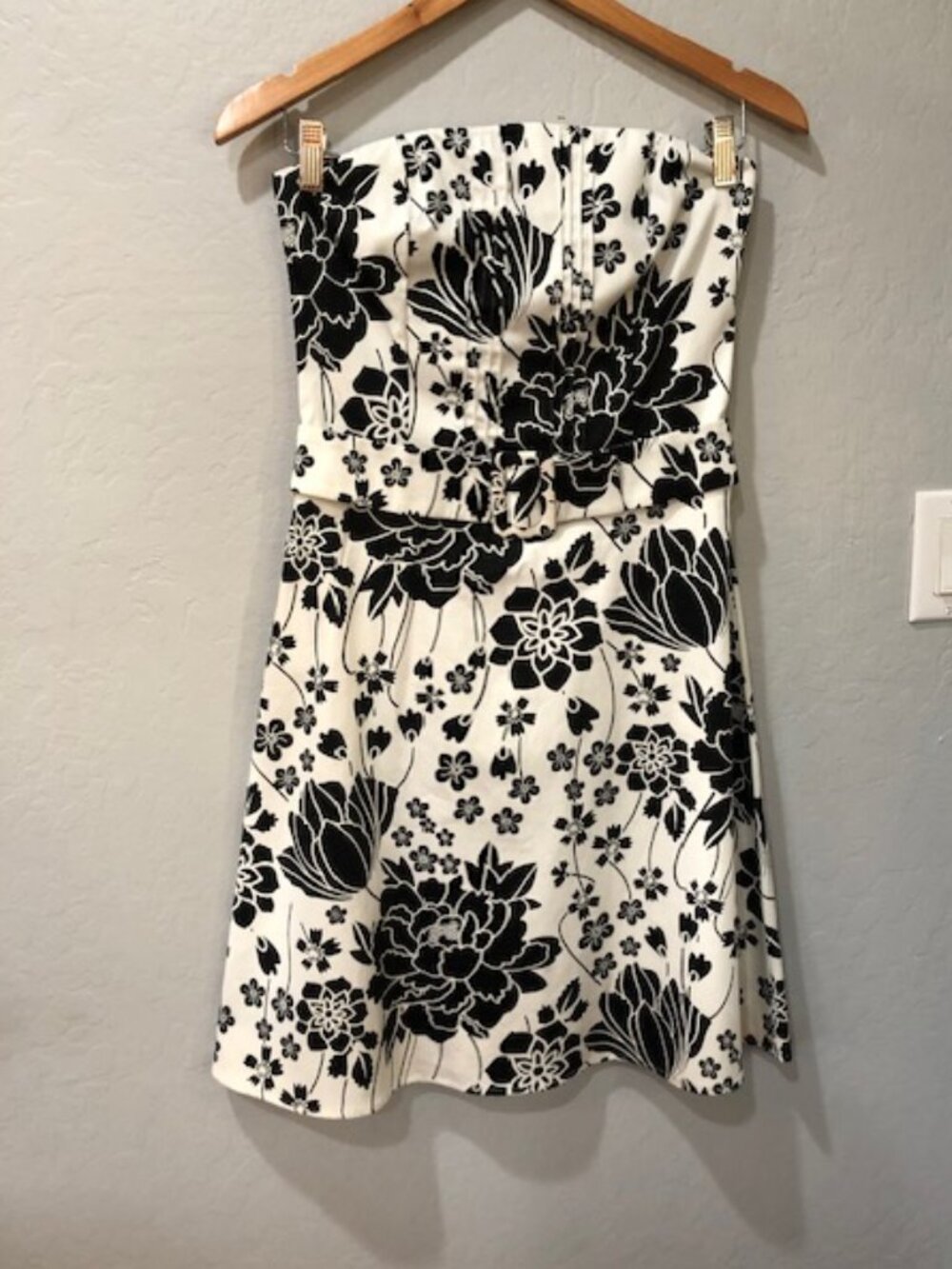 Strapless floral navy white dress